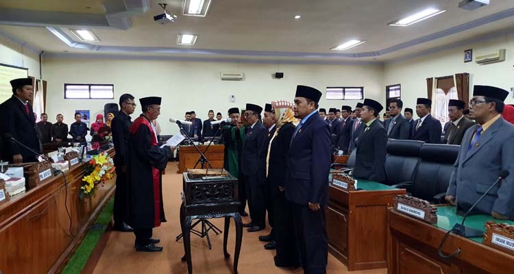 Rapat Paripurna pelantikan 4 ungsur pimpinan DPRD Kabupaten Trenggalek