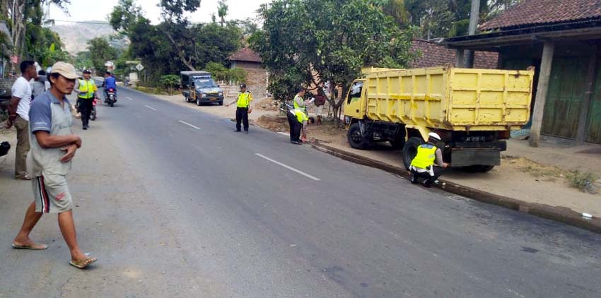 Naik Ninja, Tewas Nabrak Truk Parkir