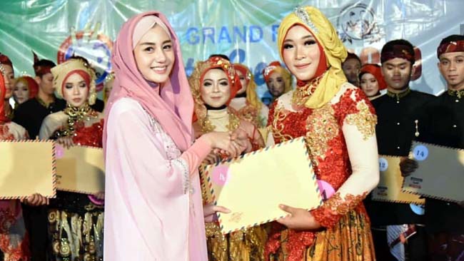 Novita Hardiny membuka acara Grand Final Duta Genre Trenggalek 2019 di pendopo Manggala Praja Nugraha