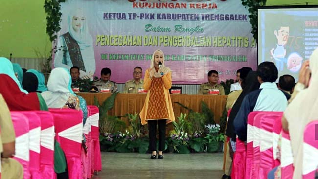 Novita Hardiny berikan sebutan dalam kunjungan kerjanya di Kecamatan Dongko