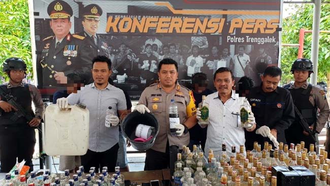 Polisi amankan sejumlah barang bukti miras oplosan