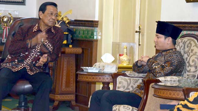 Bupati Trenggalek Mochammad Nur Arifin bersama Sri Sultan Hamengku Buwono X