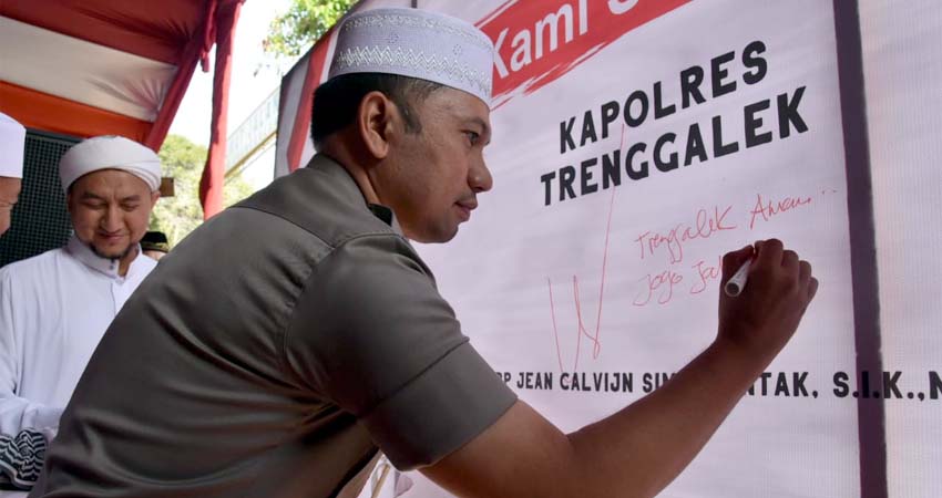 Suasana doa bersama dan istighozah di Mapolres Trenggalek