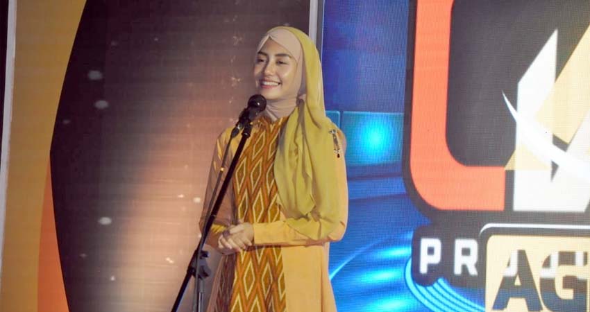 Novita Hardiny saat memberi sambutan dalam acara Festival Pesona Wisata Tahun 2019 di Halaman Pendopo Trenggalek