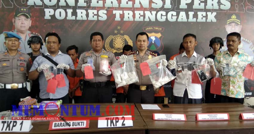 PERS RILIS : Kapolres Trenggalek AKBP Jean Calvijn Simanjuntak tunjukkan barang bukti dan tersangka. (mil)