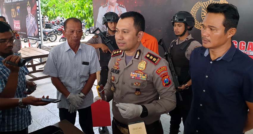 Polisi amankan pelaku beserta barang buktinya. (mil)