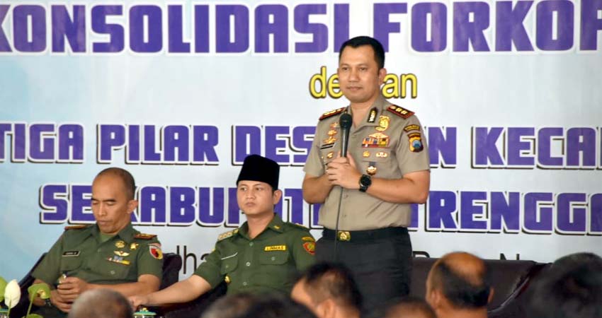 Kapolres Trenggalek bersama Bupati dan Dandim 0806 Trenggalek dalam kegiatan Konsolidasi 3 pilar di Pendapa. (ist)