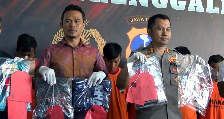 Polisi sita barang bukti kasus pencabulan anak dibawah umur. (mil)