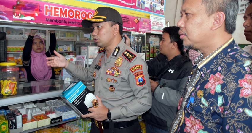 Antisipasi Corona, Polres Trenggalek Cek Stok Masker Apotek dan Toko Obat