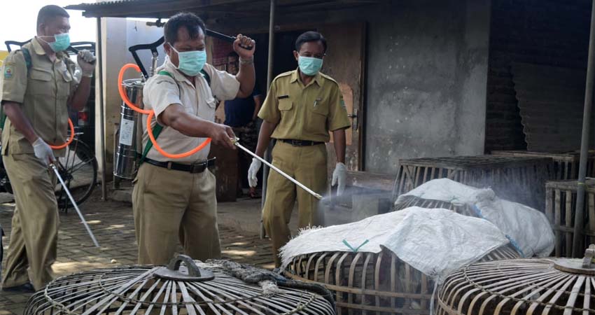 Cegah Virus Corona, Pemkab Trenggalek Semprotkan Desinfektan