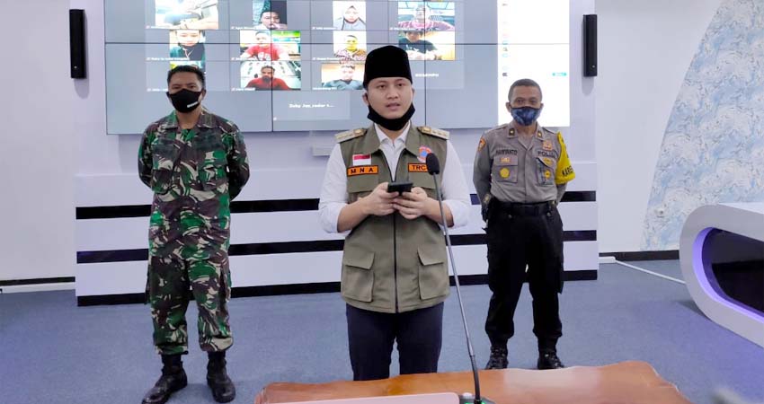 Video conference Bupati Trenggalek Mochamad Nur Arifin bersama awak media di gedung Smart Center. (ist)