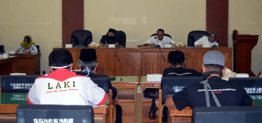 Geruduk Kantor DPRD, ART di Trenggalek Keluhkan Keberadaan Check Point