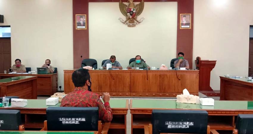 Rapat kerja Komisi II DPRD Trenggalek bersama sejumlah Bank di Aula kantor DPRD. (ist)