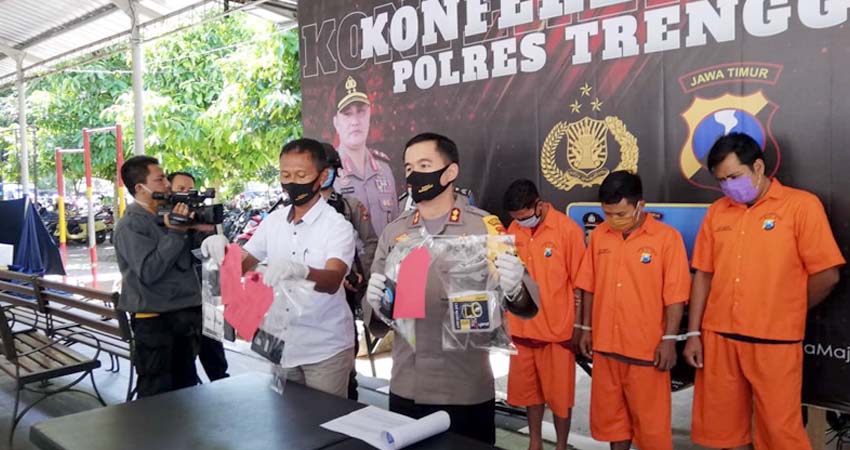 Polisi amankan pelaku beserta barang buktinya. (ist)