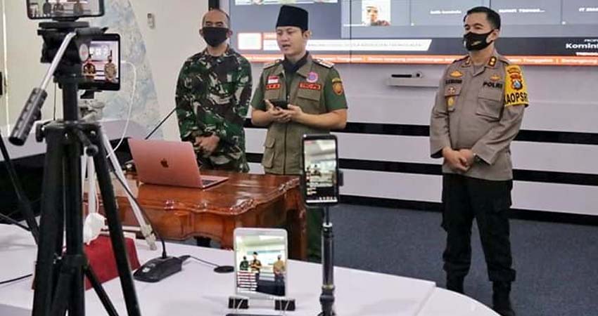 Bupati Trenggalek umumkan tambahan 1 pasien terkonfirmasi positif Covid-19 via video conference di gedung Smart Center. (ist)