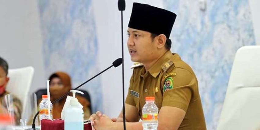 Bupati Nur Arifin saat memimpin rakor soal pelaksanaan program Pamsimas di gedung Smart Center. (ist)