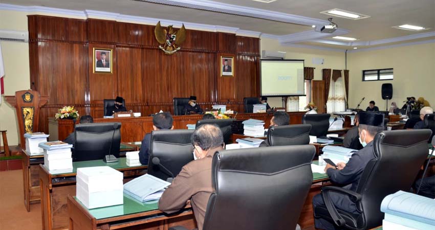 Suasana rapat paripurna di Gedung DPRD Trenggalek. (ist)