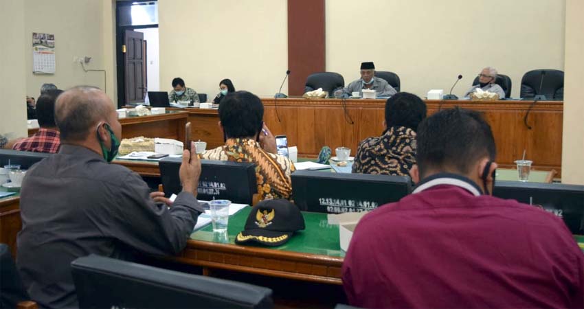 Hearing Komisi I DPRD Trenggalek bersama ABPEDNAS. (ist)