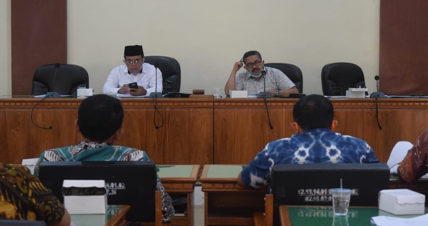 HEARING : Suasana hearing warga Desa Jatiprau Kecamatan Karangan dengan Komisi 3 DPRD Trenggalek.