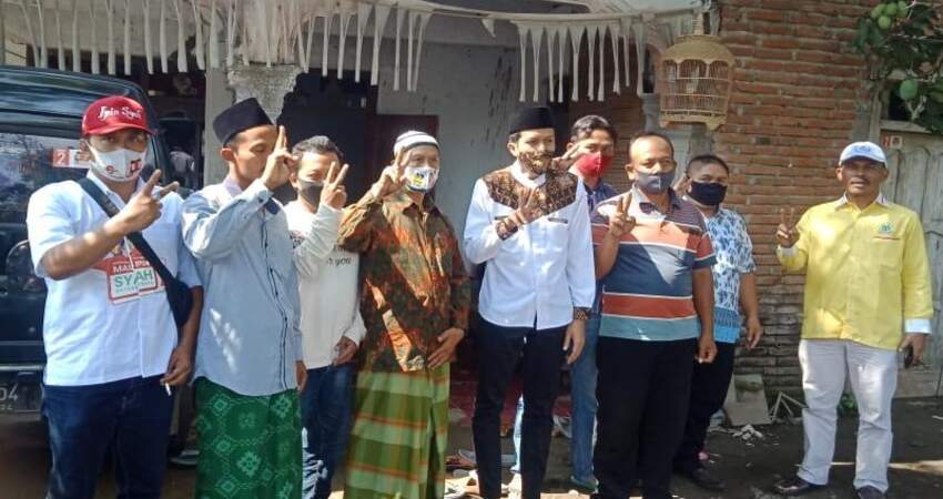 Calon Wakil Bupati Trenggalek Nomor Urut 2, Syah Natanegara saat melakukan kunjungan tokoh di Kecamatan Durenan.