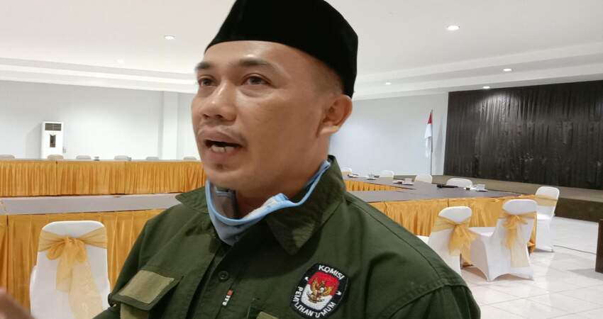 Komisioner KPU Kabupaten Trenggalek, Nurani Soyomukti saat dikonfirmasi usai Rapat Koordinasi (Rakor) di Hall Hotel Jaas.