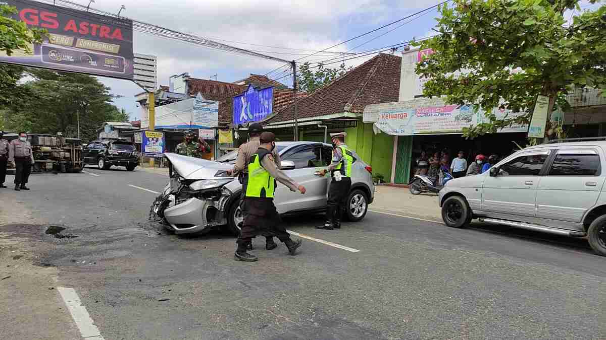 Sopir Mengantuk, 3 Mobil Terlibat Kecelakaan