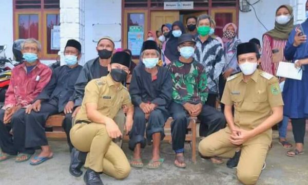 Tinjau Penyaluran BLT bersama Bupati Trenggalek, Ini Pesan Wabup Syah untuk KPM Desa Boto Putih