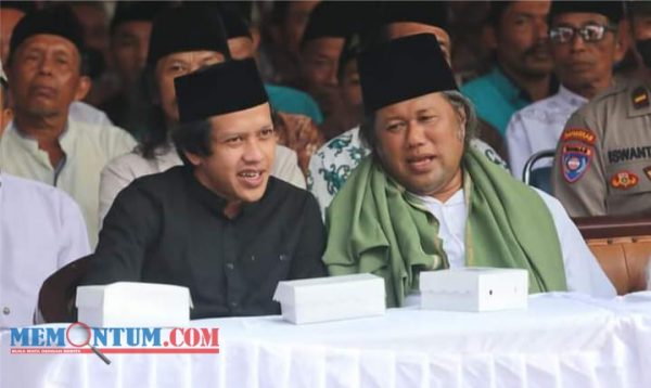 Hadiri Larung Sembonyo di Pantai Prigi Trenggalek, Wabup Syah Ingatkan PMK