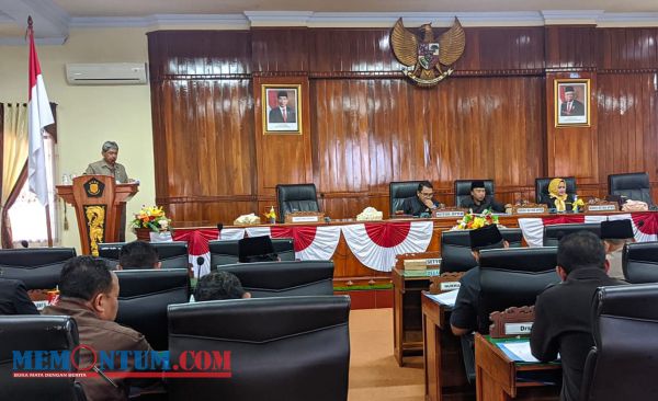 Sekda Trenggalek Sampaikan Jawaban Eksekutif Atas PU Fraksi Terhadap RAPBD 2023