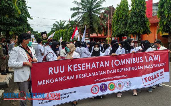 Tolak RUU Kesehatan Omnibus Law, Organisasi Profesi di Trenggalek Gelar Aksi Damai