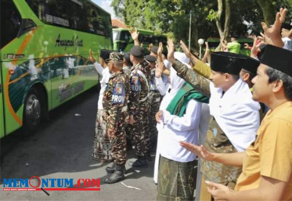 Bupati Arifin Berangkatkan 519 Calon Jamaah Haji Asal Trenggalek