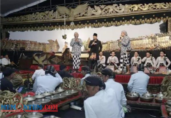 Hadiri Gelaran Wayang Kulit di Bersih Desa Timahan, Bupati Trenggalek Berharap Warganya Dijauhkan Bencana