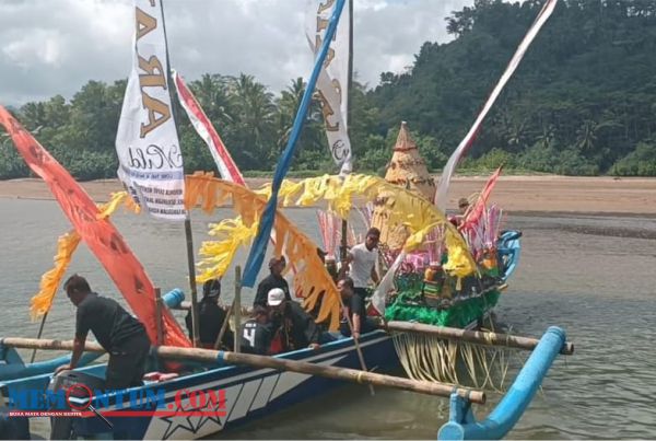 Upacara Adat Longkangan, Wujud Syukur Nelayan Munjungan Atas Hasil Laut Melimpah